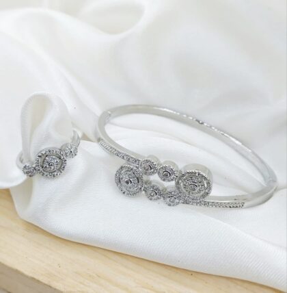 Elegant Silver-Plated Bangle – Classic Shine for Every Occasion