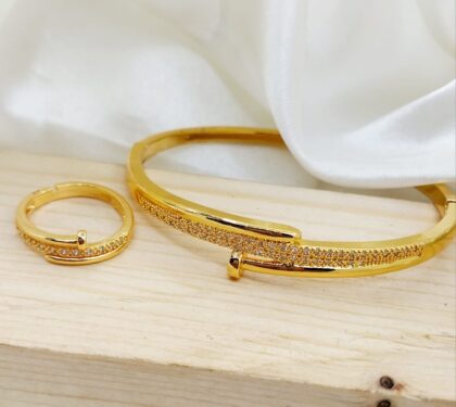 Elegant Gold-Plated Bangle – Timeless Traditional Beauty